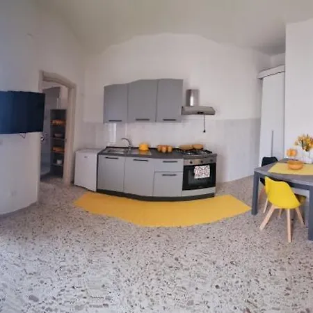 Il Tramonto Dorato Apartment *